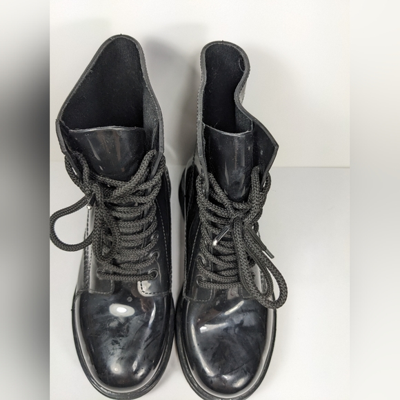 Shiny black rubber lace up short combat boot only worn once - Picture 4 of 8